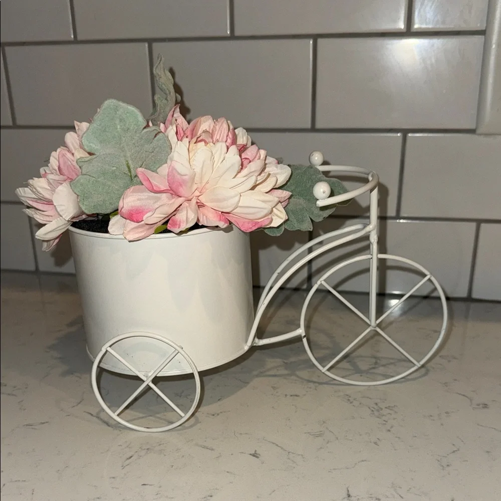 Vintage Style White Metal Bicycle‎ Planter with Artificial Flowers